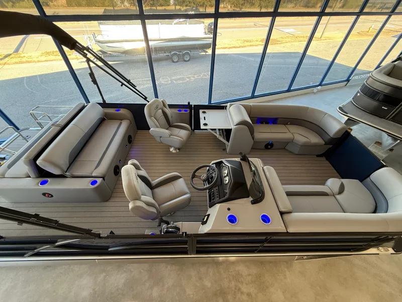 Slide: The Image of Bentley Pontoons Legacy 223 Swingback 2026 - 10