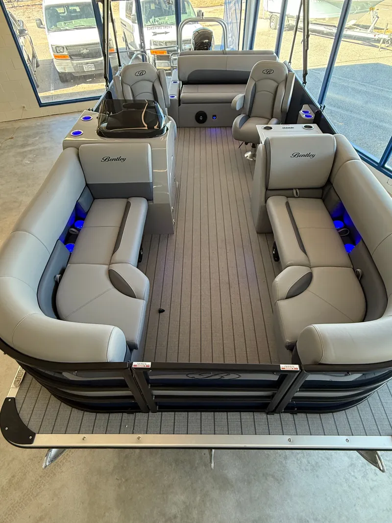 Slide: The Image of Bentley Pontoons Legacy 223 Swingback 2026 - 11