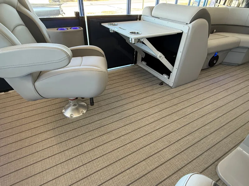 Slide: The Image of Bentley Pontoons Legacy 223 Swingback 2026 - 13
