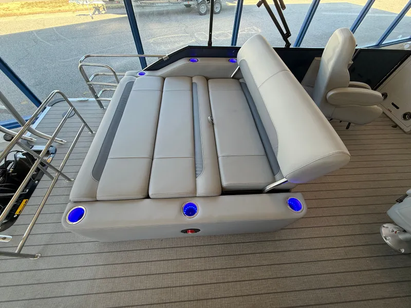 Slide: The Image of Bentley Pontoons Legacy 223 Swingback 2026 - 16