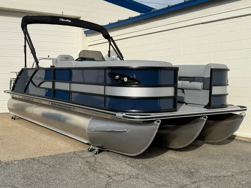 Slide: The Image of Bentley Pontoons Legacy 223 Swingback 2026 - 2