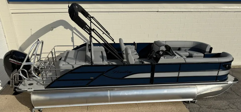Slide: The Image of Bentley Pontoons Legacy 223 Swingback 2026 - 3