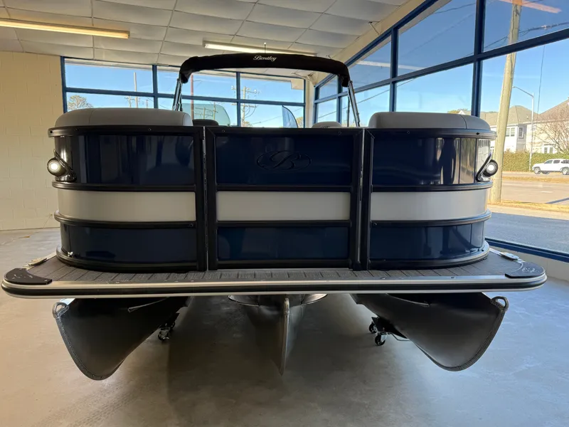 Slide: The Image of Bentley Pontoons Legacy 223 Swingback 2026 - 8