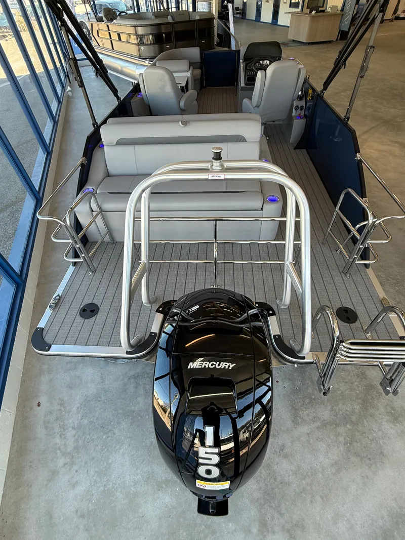 Slide: The Image of Bentley Pontoons Legacy 223 Swingback 2026 - 9