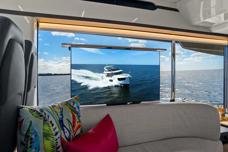 Slide: The Image of 2025 Absolute 48 Navetta - Salon - 12