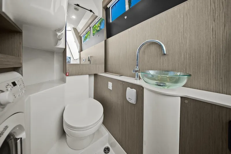 Slide: The Image of 2025 Absolute 48 Navetta - Head - 32