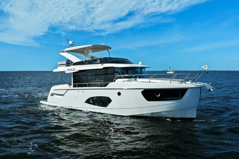 Slide: The Image of 2025 Absolute 48 Navetta - Profile - 59