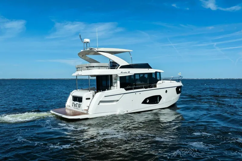 Slide: The Image of 2025 Absolute 48 Navetta - Profile - 60