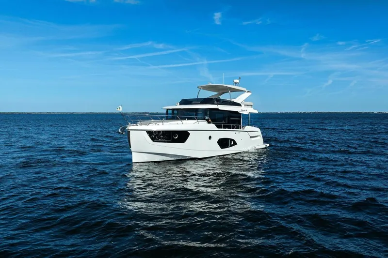 Slide: The Image of 2025 Absolute 48 Navetta - Profile - 63