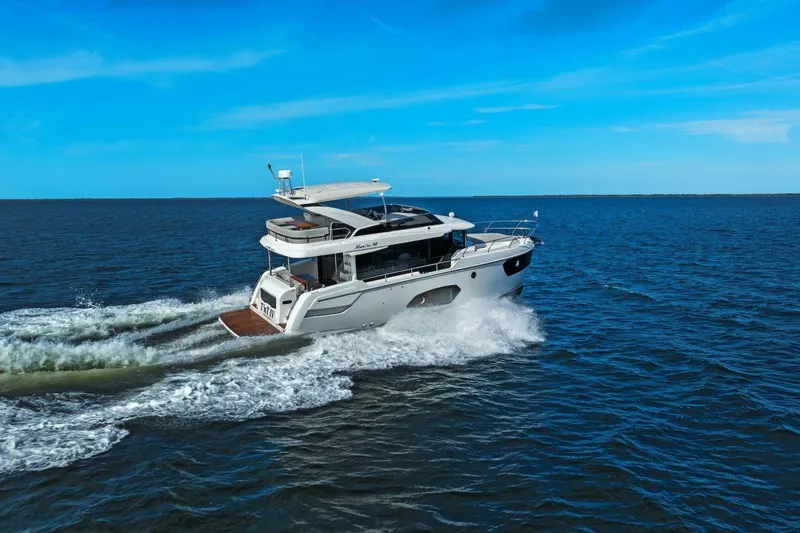 Slide: The Image of 2025 Absolute 48 Navetta - Profile - 66