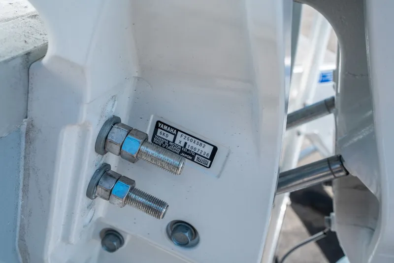 Slide: The Image of Sea Hunt Ultra 235 SE 2026 - 24