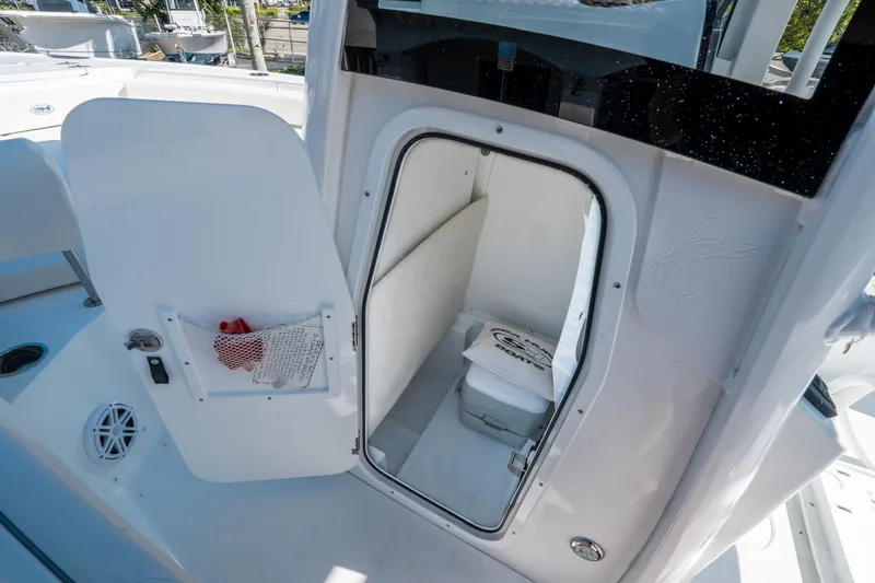 Slide: The Image of Sea Hunt Ultra 235 SE 2026 - 17