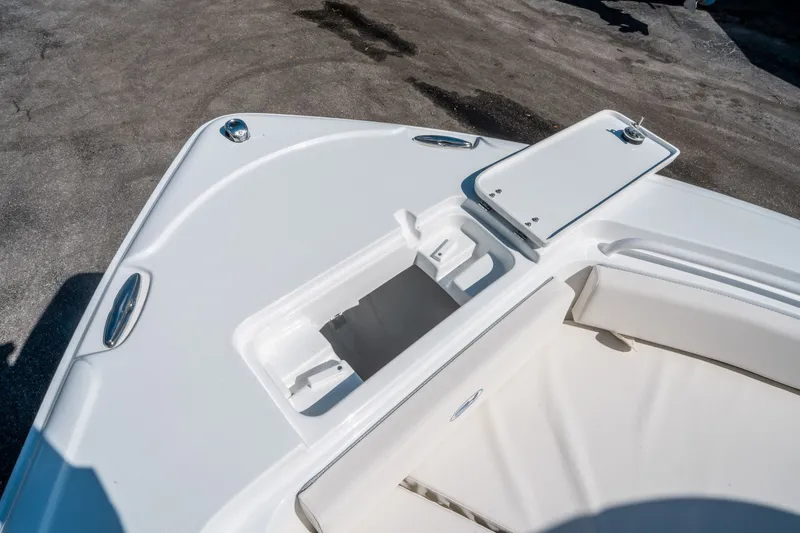 Slide: The Image of Sea Hunt Ultra 235 SE 2026 - 21