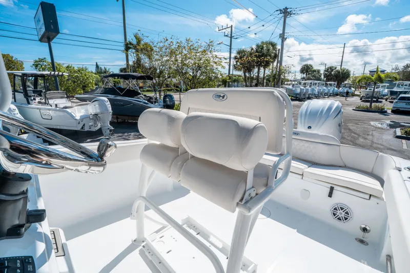 Slide: The Image of Sea Hunt Ultra 235 SE 2026 - 15