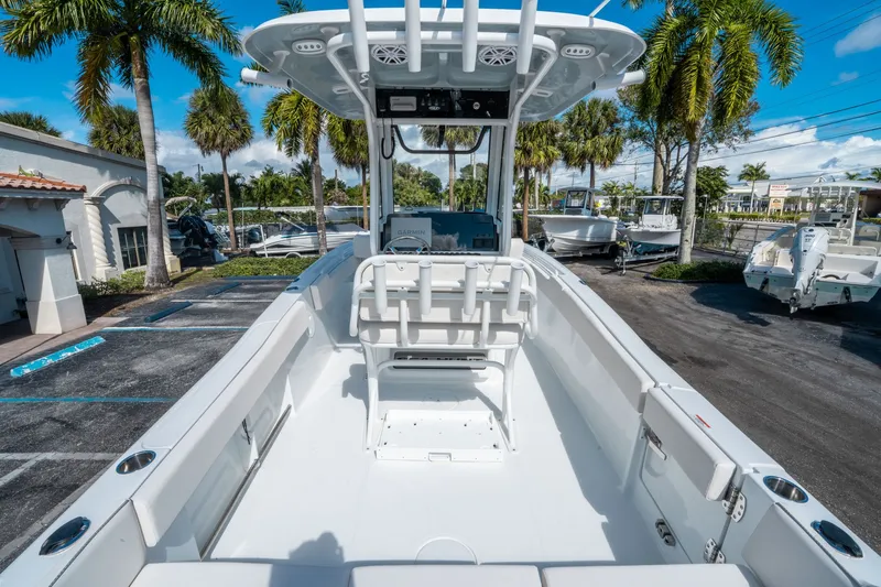 Slide: The Image of Sea Hunt Ultra 235 SE 2026 - 9