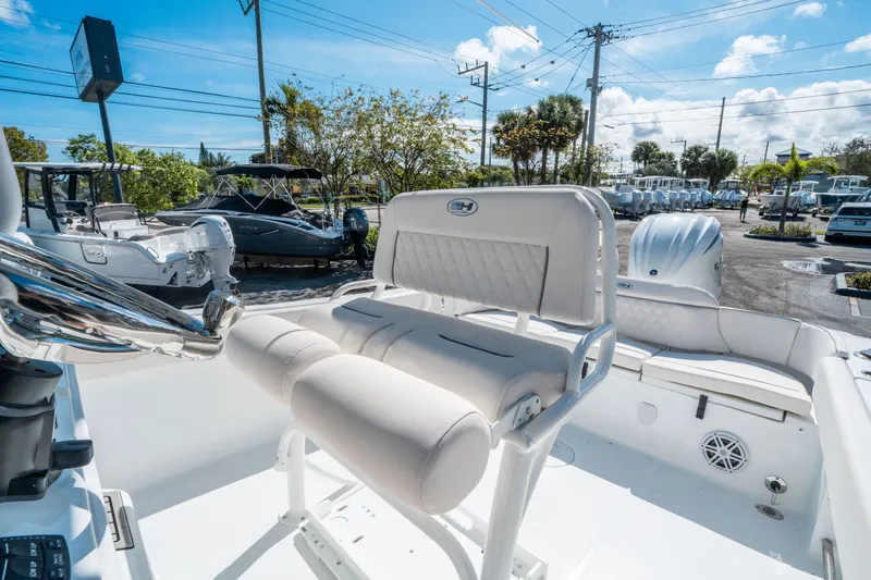 Slide: The Image of Sea Hunt Ultra 235 SE 2026 - 16