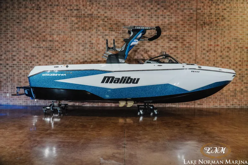 The Image of 2026 Malibu Wakesetter 25 LSV boat displayed at Lake Norman Marina. - 0