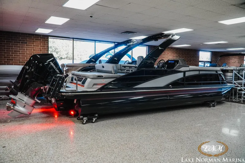 The Image of 2026 Bennington 25QSBA pontoon boat displayed indoors at Lake Norman Marina. - 0