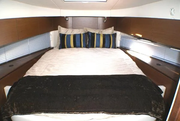 Slide: The Image of Sea Ray Sundancer UB2011 2012 - 4