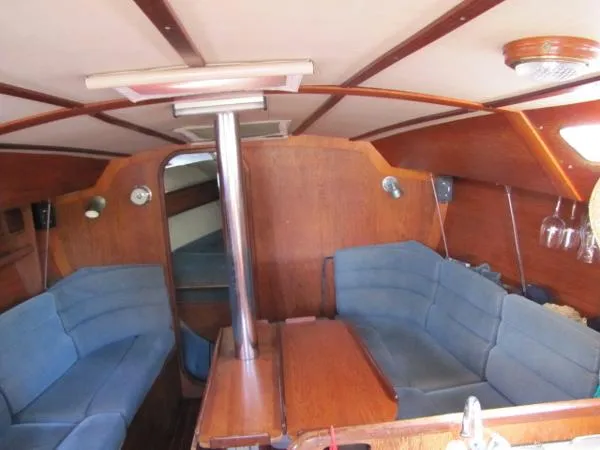 Slide: The Image of Jeanneau Sloop 1985 - 1