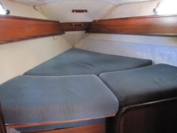 Slide: The Image of Jeanneau Sloop 1985 - 4
