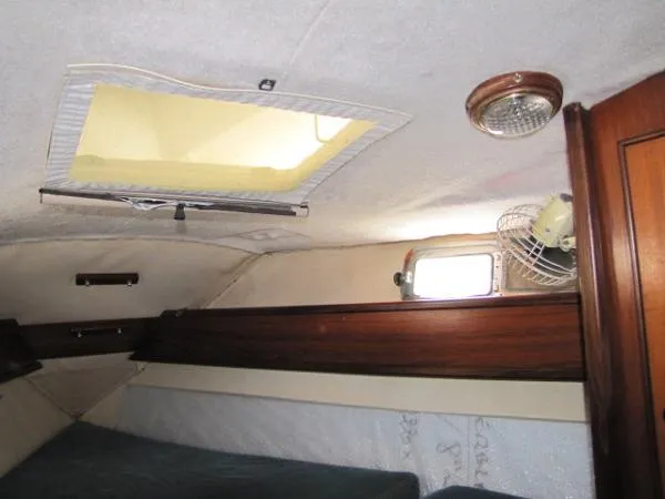 Slide: The Image of Jeanneau Sloop 1985 - 5