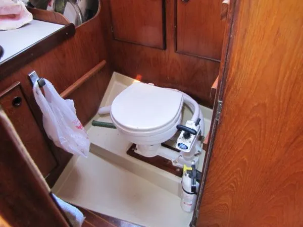 Slide: The Image of Jeanneau Sloop 1985 - 8