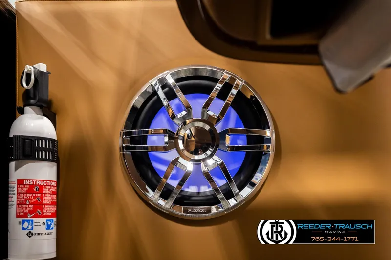 Slide: The Image of Speaker with blue LED light and fire extinguisher on Avalon LSZ ELW 2026 boat. - 44