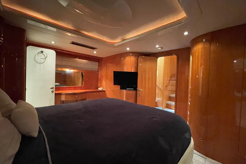 Slide: The Image of Master Cabin - fwd view - 14