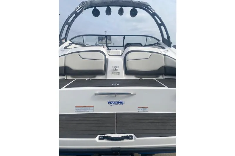 Slide: The Image of 2017 Yamaha Boats AR210, rear view with seating and wakeboard tower. - 7