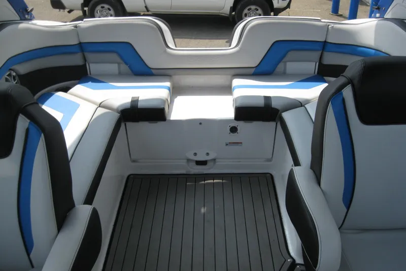 Slide: The Image of 2018 Yamaha Boats 242X E-Series interior with blue and white seating. - 11