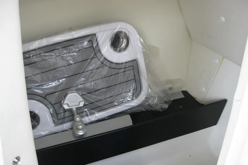 Slide: The Image of Storage compartment in 2018 Yamaha Boats 242X E-Series with packaged boat accessory. - 26