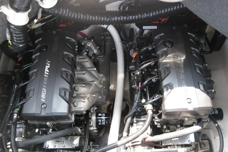 Slide: The Image of 2018 Yamaha Boats 242X E-Series dual high-output engines in engine compartment. - 33