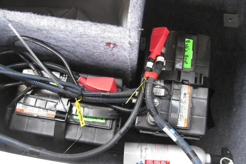 Slide: The Image of Battery compartment of 2018 Yamaha Boats 242X E-Series with wiring and fire extinguisher. - 34