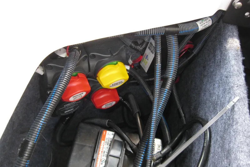 Slide: The Image of 2018 Yamaha Boats 242X E-Series electrical wiring and battery compartment. - 35