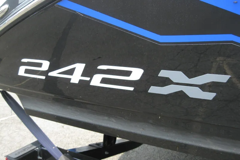 Slide: The Image of 2018 Yamaha Boats 242X E-Series logo on black hull with blue accent. - 4