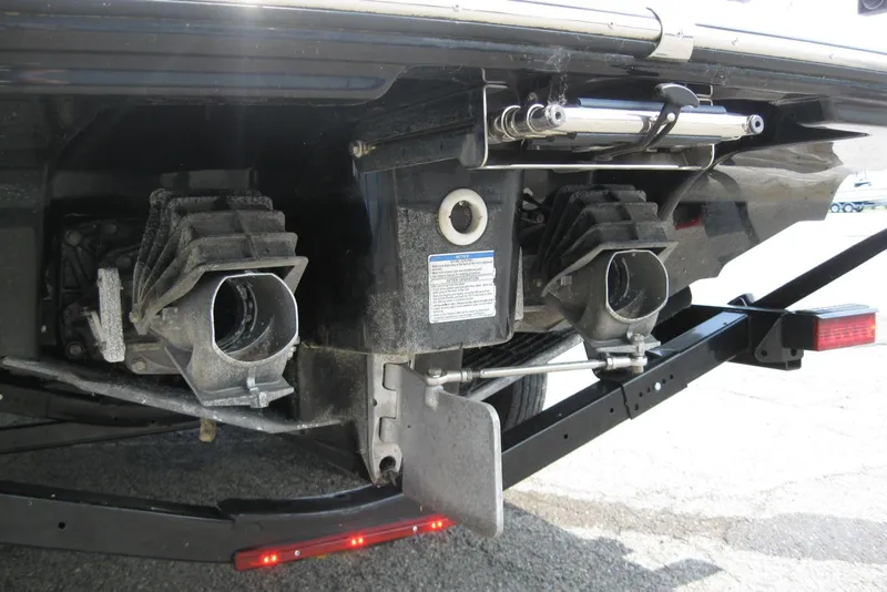 Slide: The Image of 2018 Yamaha Boats 242X E-Series jet propulsion system, rear view. - 7