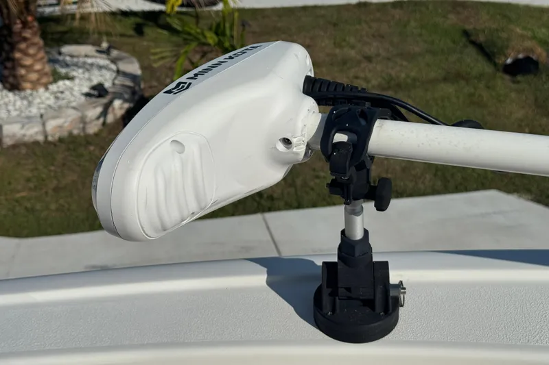 Slide: The Image of Minn Kota trolling motor on 2023 Sea Hunt Ultra 239 SE boat. - 29