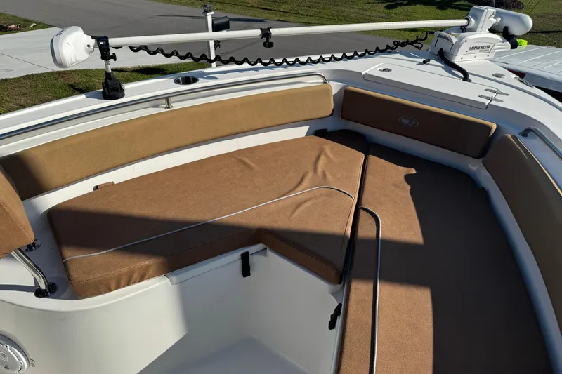 Slide: The Image of 2023 Sea Hunt Ultra 239 SE boat with tan seating and trolling motor. - 9