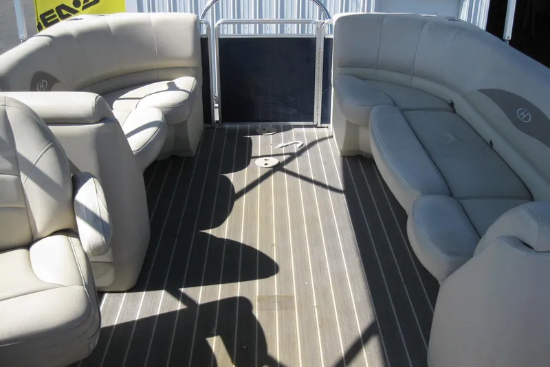 Slide: The Image of 2016 Harris FloteBote 200 Cruiser CX interior with spacious seating and sleek flooring. - 10