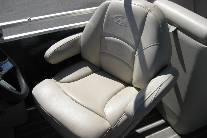 Slide: The Image of Luxurious beige captain's chair in 2016 Harris FloteBote 200 Cruiser CX boat. - 11