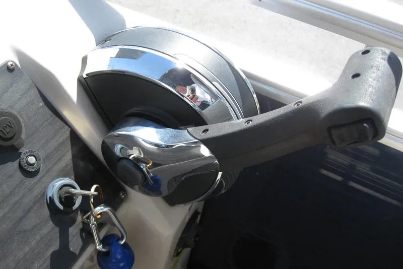 Slide: The Image of Throttle control of a 2016 Harris FloteBote 200 Cruiser CX boat. - 13
