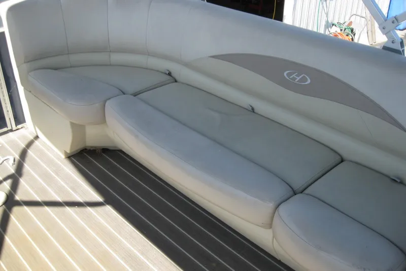 Slide: The Image of 2016 Harris FloteBote 200 Cruiser CX pontoon boat seating area. - 15
