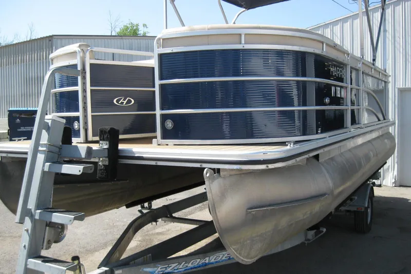 Slide: The Image of 2016 Harris FloteBote 200 Cruiser CX pontoon boat on trailer, side view. - 4