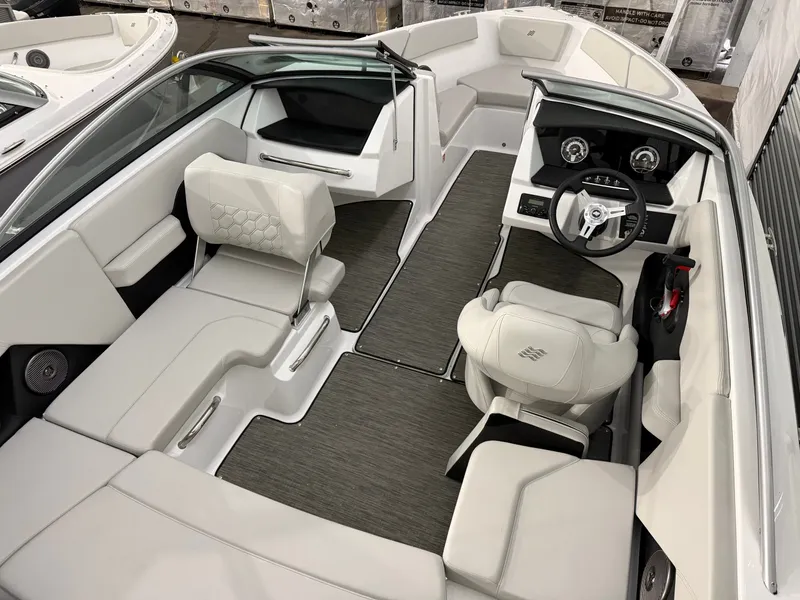 Slide: The Image of Four Winns H Series H2 I/O Freedom 2026 - 4