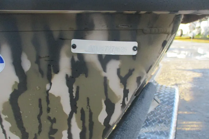 Slide: The Image of Camouflage-patterned Avid 21 Recon ST boat with identification plate, 2026 model. - 10