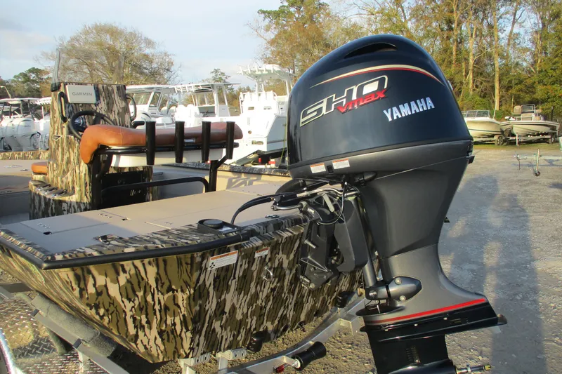 Slide: The Image of Avid 21 Recon ST 2026 boat with Yamaha SHO VMAX engine, camo design. - 5