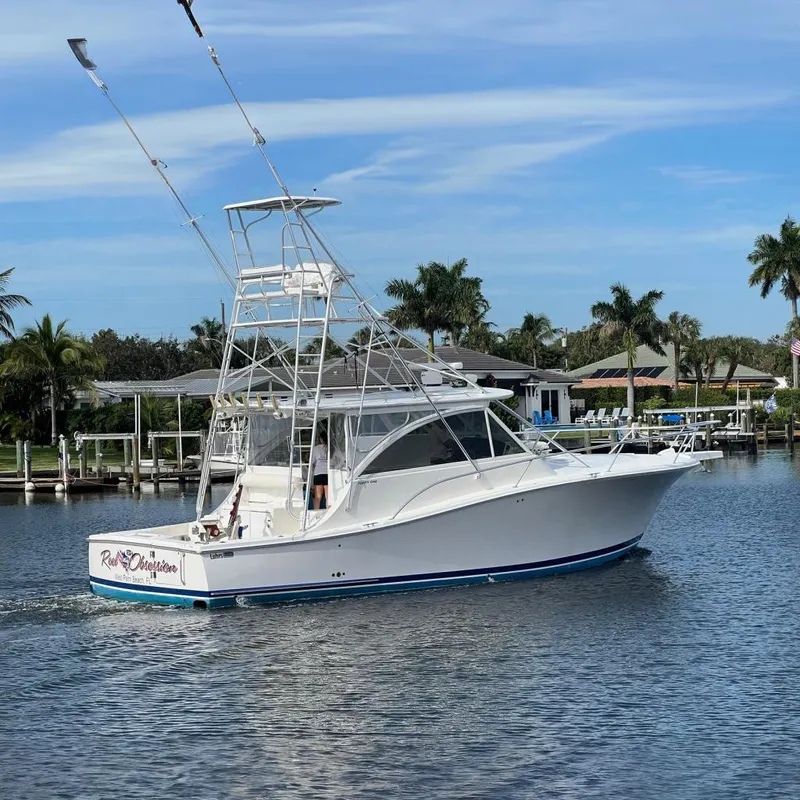 The Image of 2007 Luhrs 41 Hardtop boat on calm water. - 0