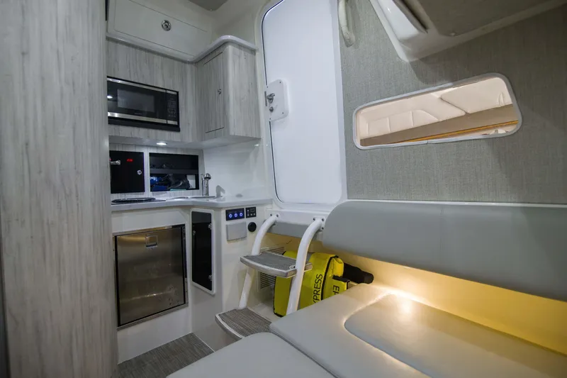 Slide: The Image of Regulator Marine 41 2021 - 17