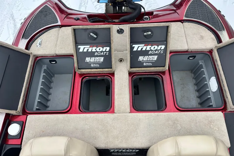 Slide: The Image of 2004 Triton Tr-20XDC boat interior with Pro-Air System and storage compartments. - 9